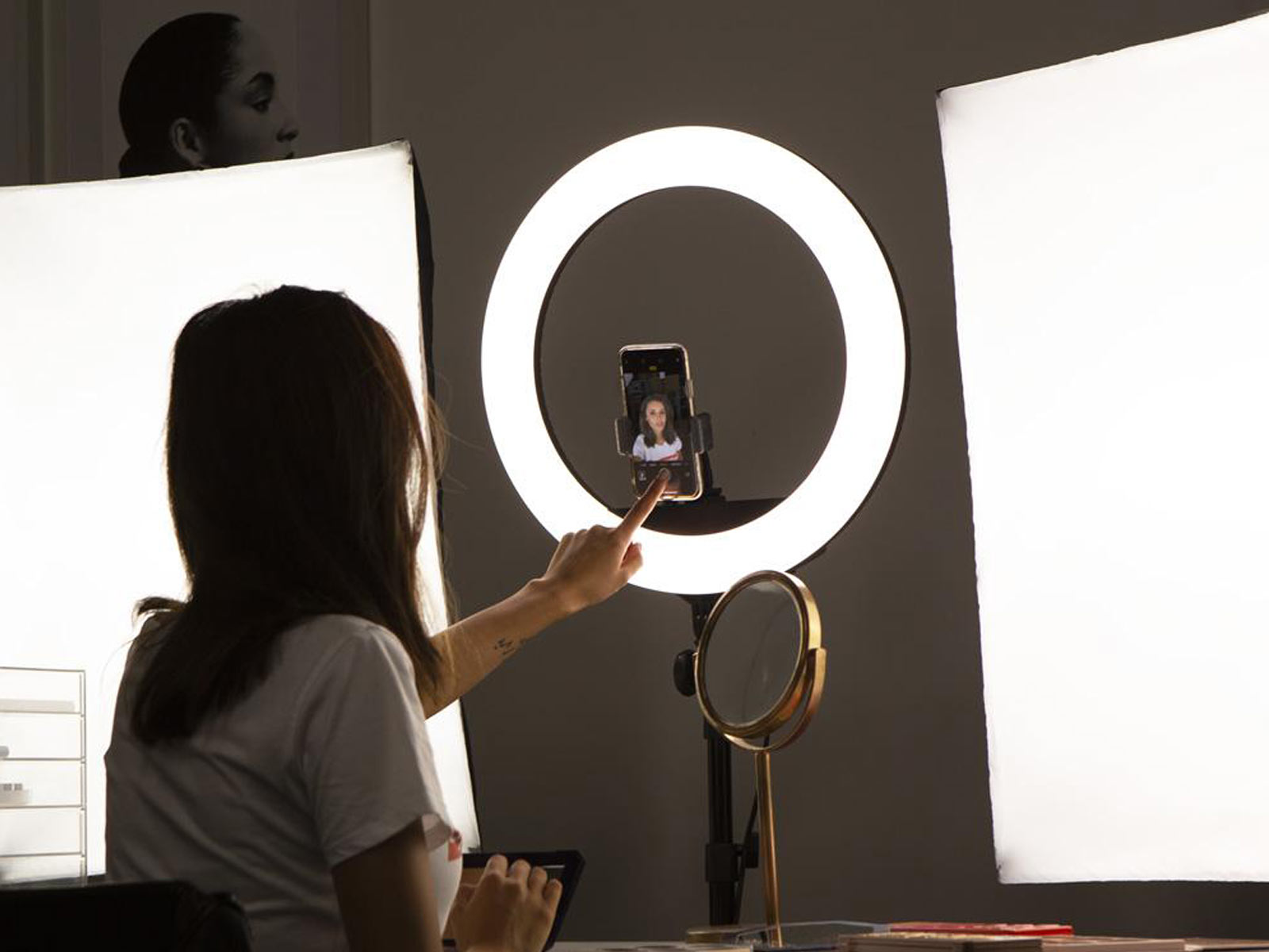 980 Ring Light Makeup Stock Photos, High-Res Pictures, and Images - Getty  Images